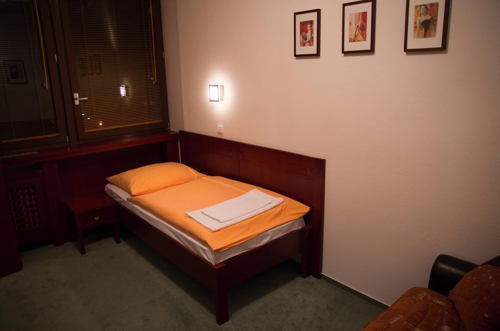 Hotel Bothe Považská Bystrica Exteriör bild
