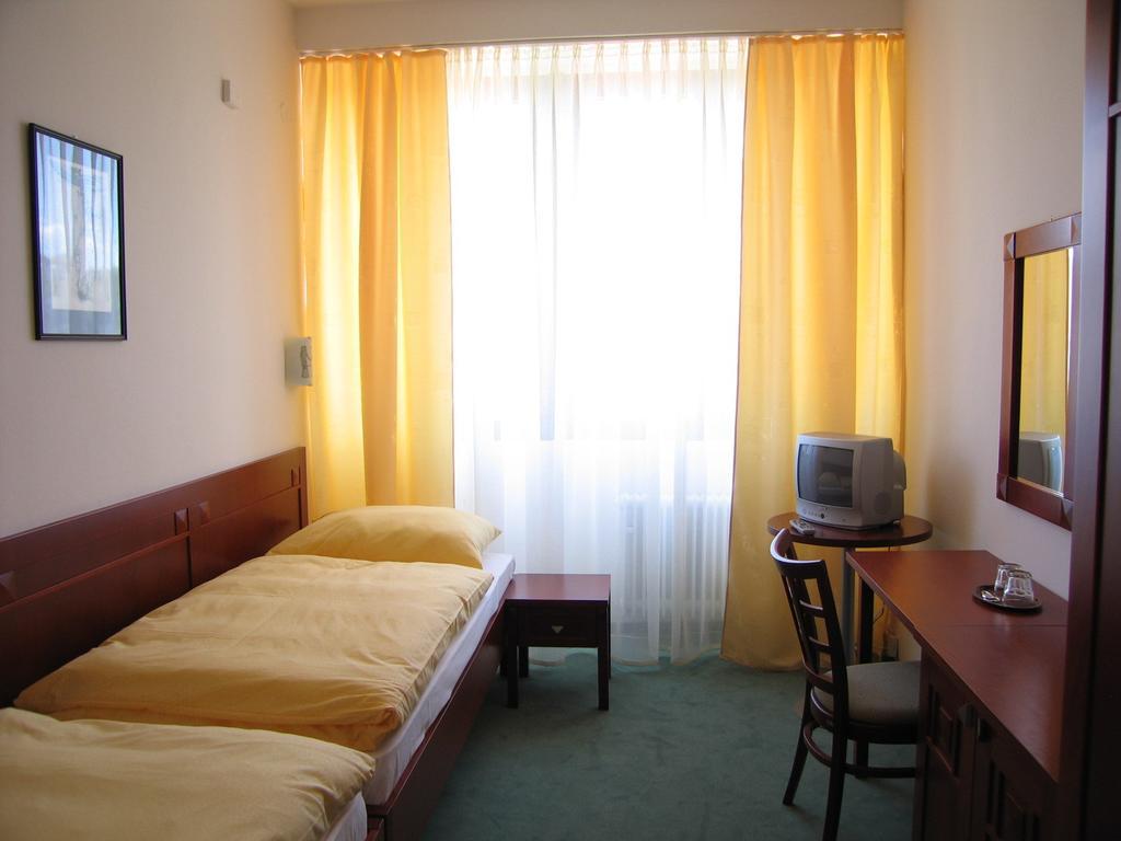 Hotel Bothe Považská Bystrica Exteriör bild